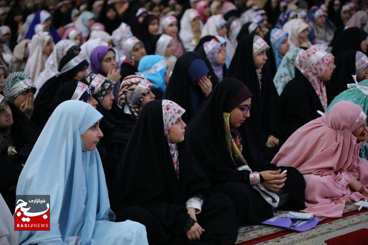 حضور بیش از پنج هزار بانوی گیلانی در آیین اعتکاف حضور بیش از پنج هزار بانوی گیلانی در آیین اعتکاف