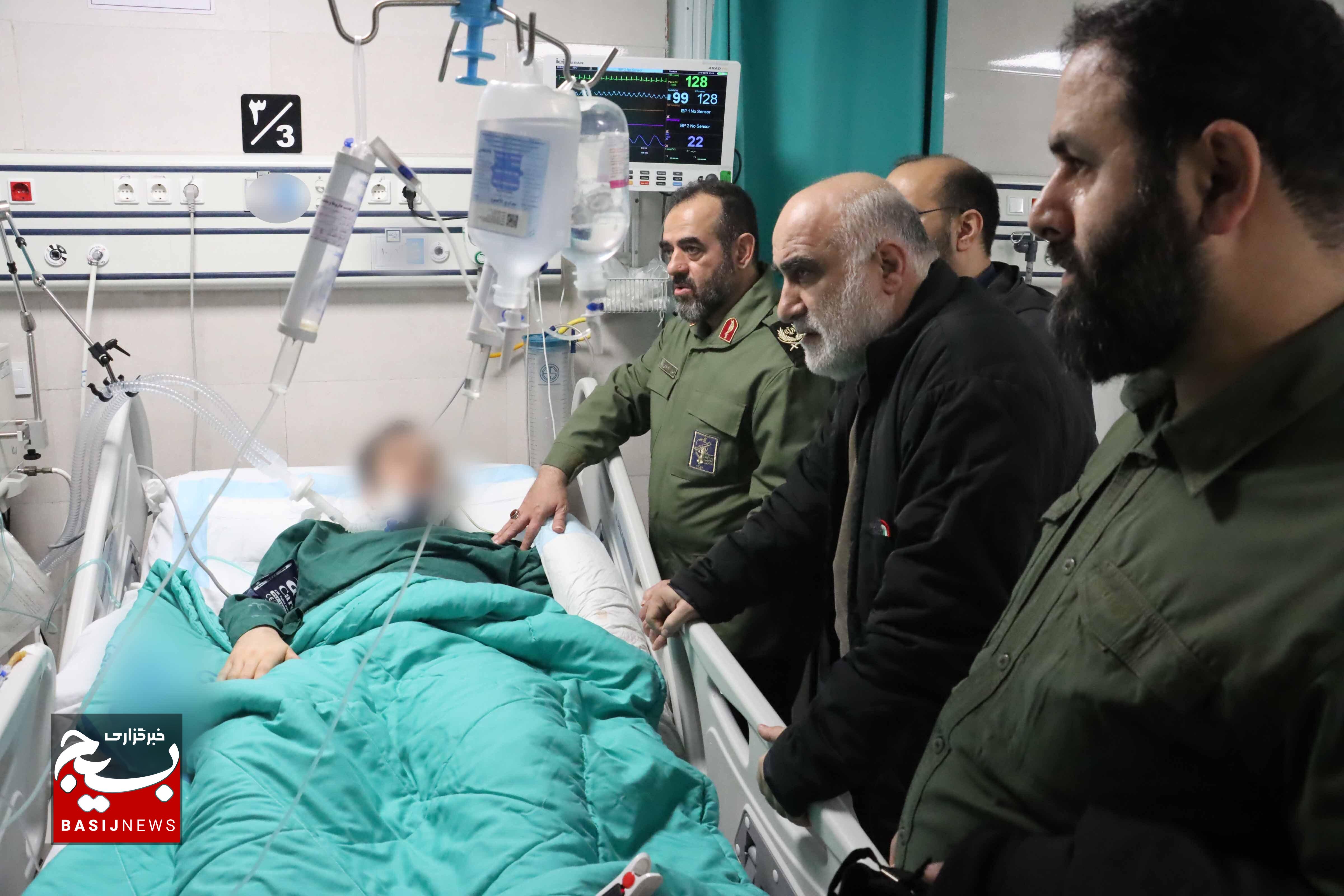 عیادت فرمانده سپاه قدس گیلان از مجروحان حافظ امنیت گیلانی عیادت فرمانده سپاه قدس گیلان از مجروحان حافظ امنیت گیلانی