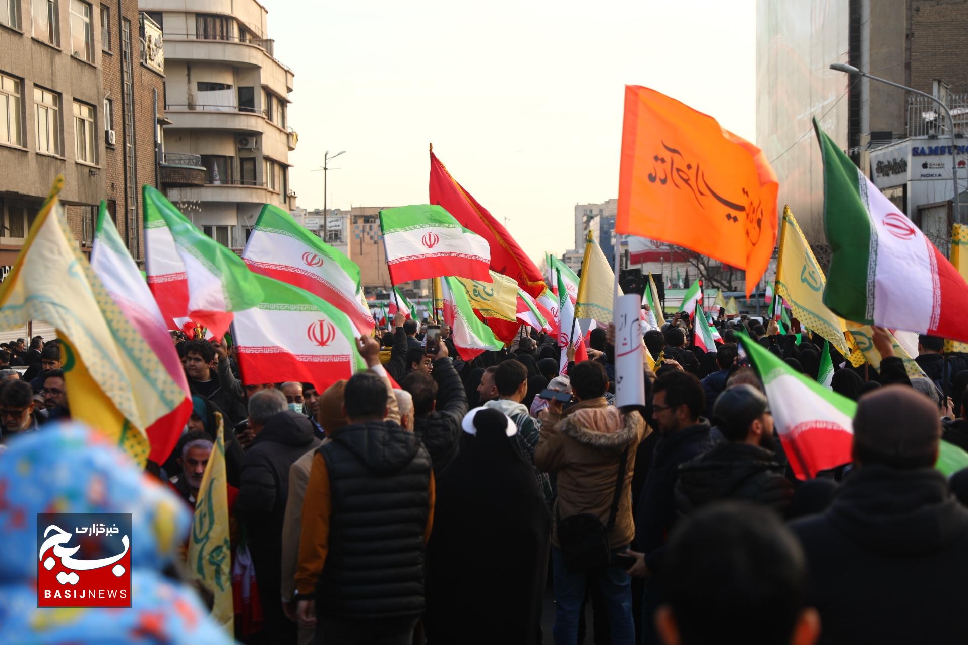 سنگ تمام پایتخت‌نشین‌ها در حمایت از جمهوری اسلامی ایران و محکومیت اقدامات آشوبگران و تروریست‌ها
