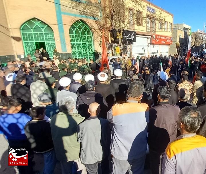 خروش مردم ولایتمدار شهرستان کلات در تجمع علیه آشوبگران خروش مردم ولایتمدار شهرستان کلات در تجمع علیه آشوبگران