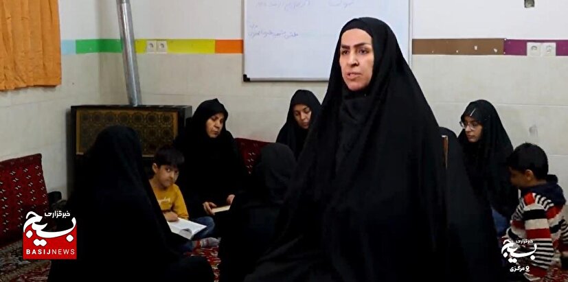 دست‌هایی که کتاب خدا را می‌گشایند و لب‌هایی که آیه‌ها را زندگی می‌کنند