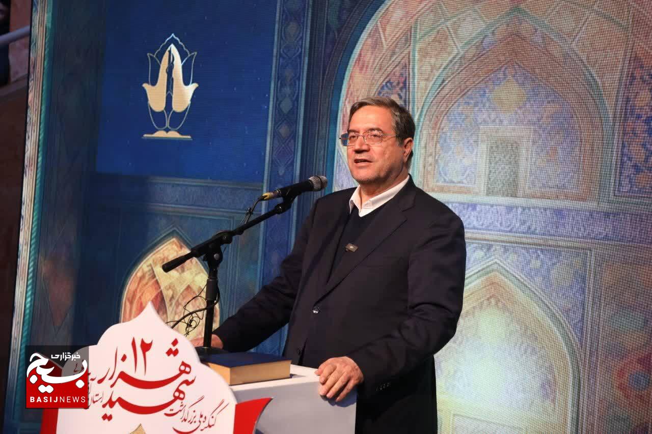 رفع مشکلات مردم بهترین روش برای ادامه راه شهداست رفع مشکلات مردم بهترین روش برای ادامه راه شهداست