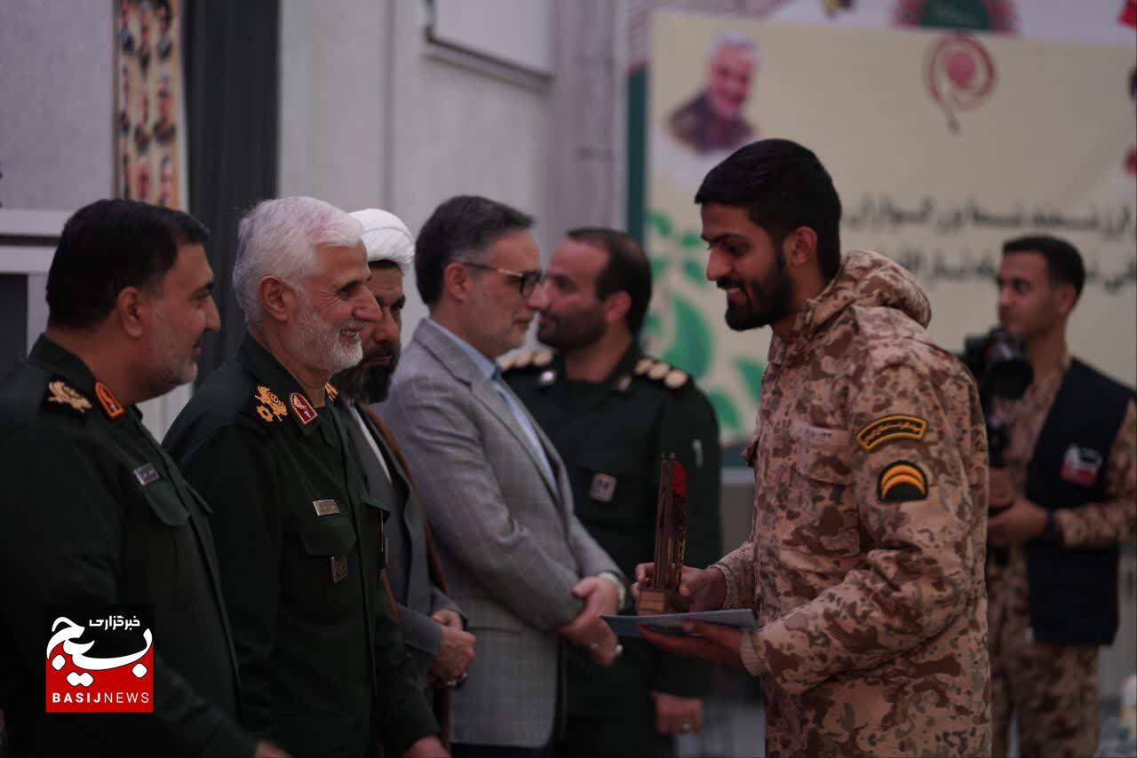 برگزاری سومین همایش نماز سپاه ثارالله کرمان با حضور مسئولان و تجلیل از برگزیدگان