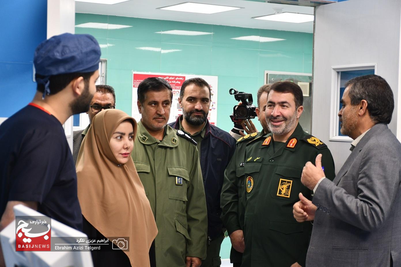 بازدید فرمانده سپاه فتح و رئیس دانشگاه علوم پزشکی از درمانگاه امام صادق (ص)