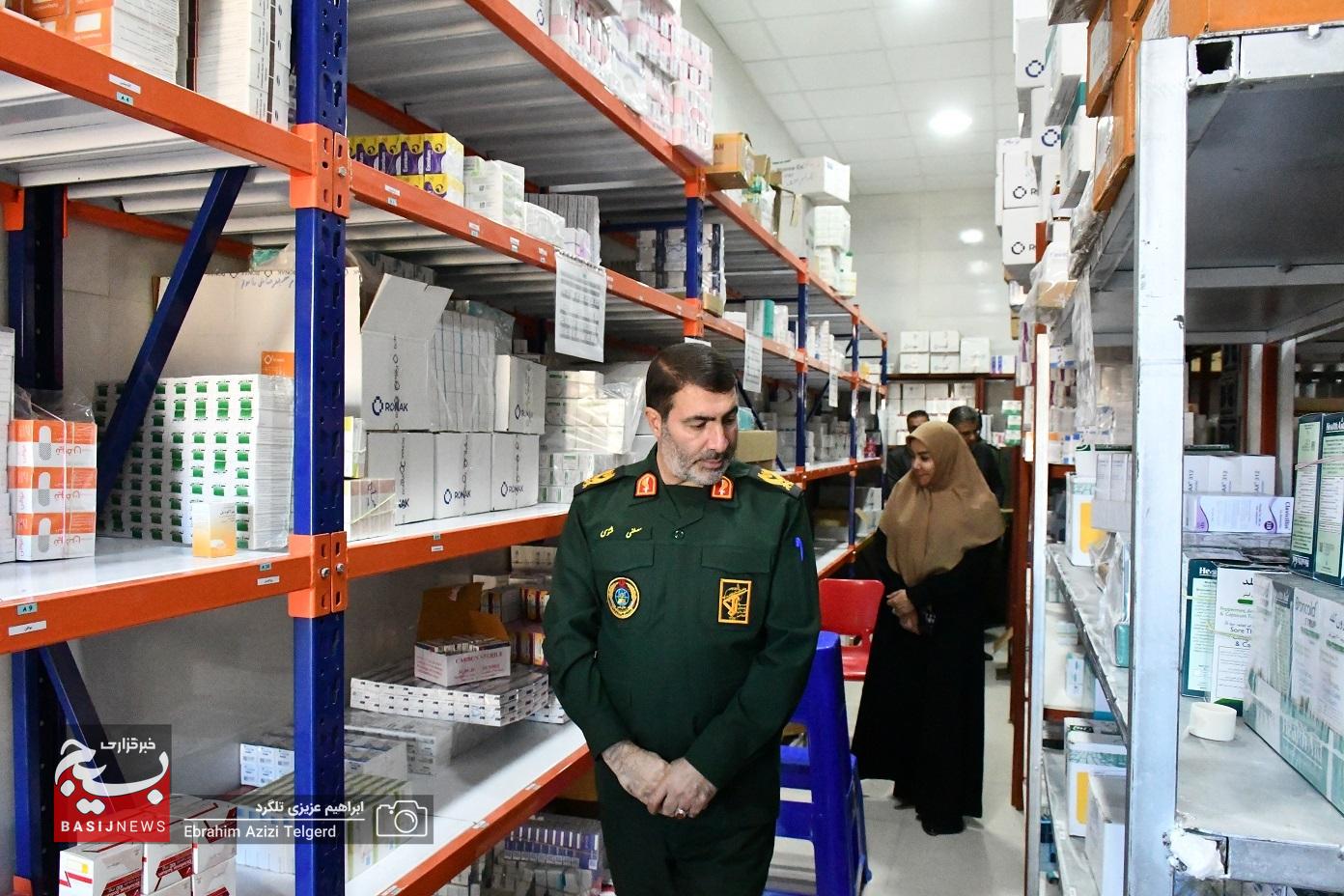 بازدید فرمانده سپاه فتح و رئیس دانشگاه علوم پزشکی از درمانگاه امام صادق (ص)