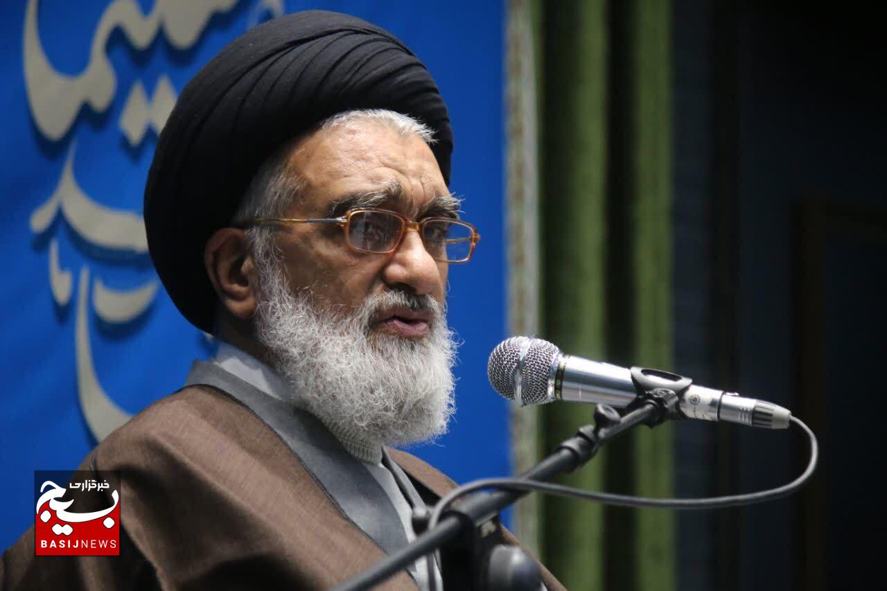 جامعه عشایری یکی از ممتازترین اقشار در نهضت امام خمینی (ره) بوده و هستند جامعه عشایری یکی از ممتازترین اقشار در نهضت امام خمینی (ره) بوده و هستند