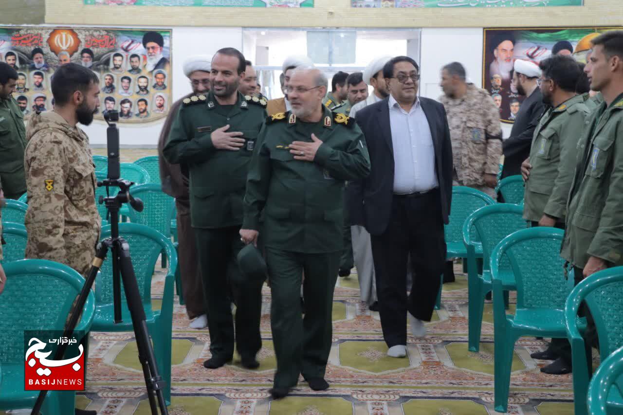 برگزاری همایش نماز در تیپ صاحب‌الزمان(عج) سیرجان با حضور سردار محبی