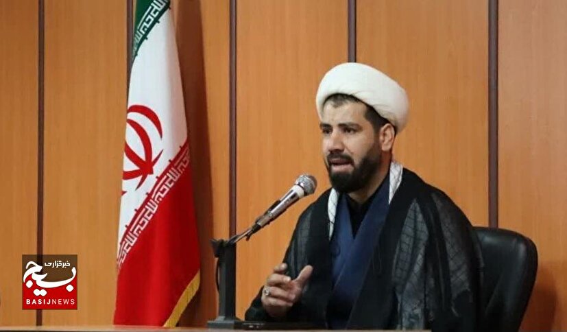 ضرورت پرداختن به هویت ایرانی در هفته بصیرت