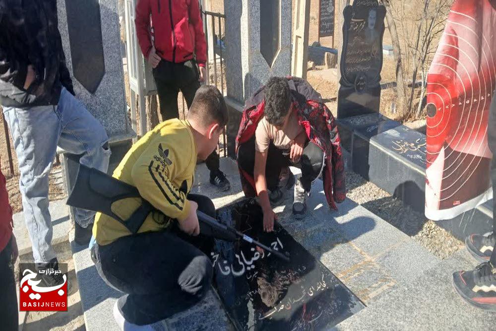 غبارروبی مزار شهدا روستای وسمق به مناسبت حماسه ۹ دی و سالگرد شهادت سردار دلها
