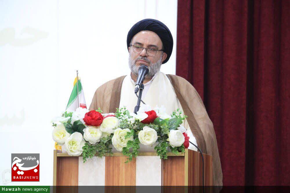 فضای مجازی بدون مدیریت، جوانان را هدف گرفته است