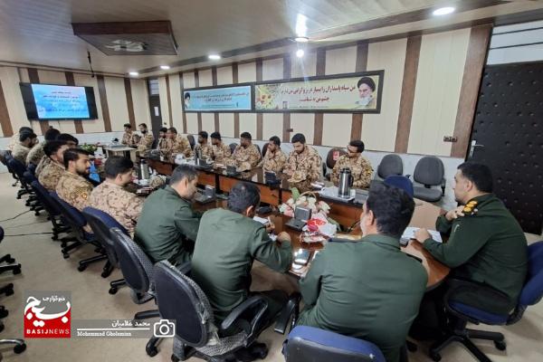 دیدار فرمانده سپاه کنگان با سربازان به مناسبت روز جوان