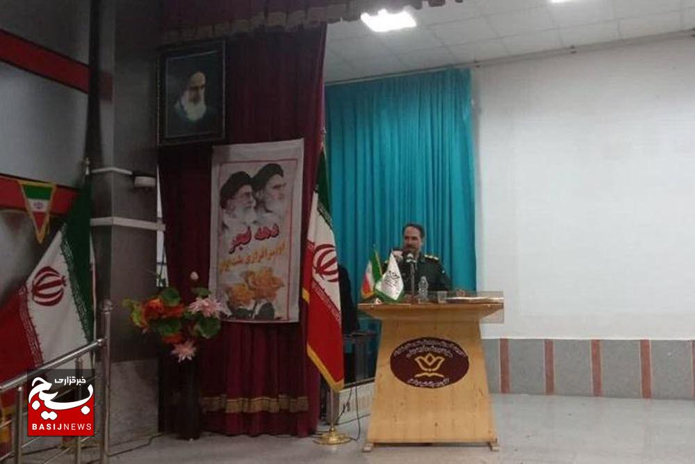 دشمن با فضای مجازی، آینده فکری دانش‌آموزان را هدف گرفته است