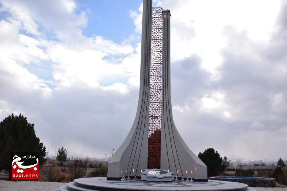 المان شهید گمنام نمایشگاه بینالمللی همدان رونمایی شد المان شهید گمنام نمایشگاه بینالمللی همدان رونمایی شد