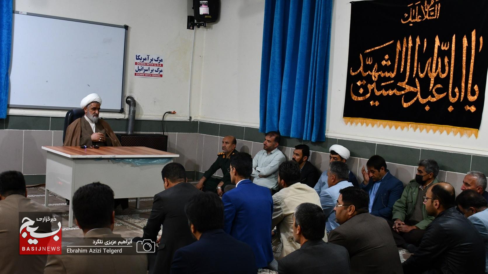 فرهنگیان  باید پل ارتباطی بین جامعه عشایری و مسئولان باشند