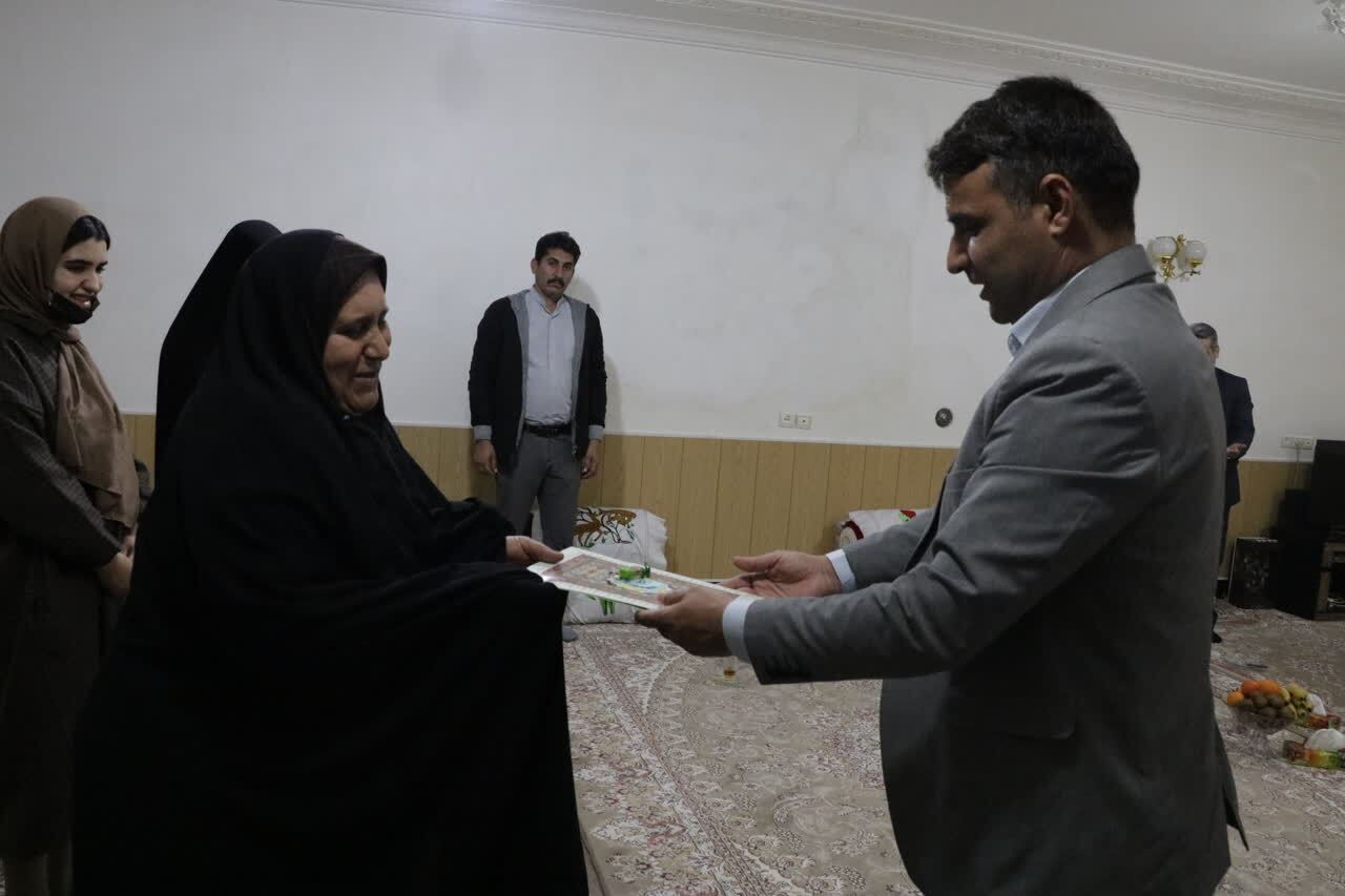تجلیل حقوقدانان کهگیلویه و بویراحمد از خانواده‌های شهدا و جانبازان