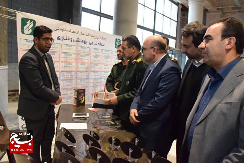 بازدید مسئول سازمان بسیج مهندسین صنعت و معدن کشور از غرفه‌های تولیدکنندگان نمایشگاه فرصت‌های سرمایه‌گذاری همدان