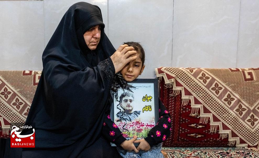 شهید بسیجی پاکدشتی که از محل شهادتش خبر داشت/ ماجرای شنیدنی کلیپی که علیاکبر ۱۸ ساله چند روز قبل از شهادت از خودش ضبط کرده بود شهید بسیجی پاکدشتی که از محل شهادتش خبر داشت/ ماجرای شنیدنی کلیپی که علیاکبر ۱۸ ساله چند روز قبل از شهادت از خودش ضبط کرده بود