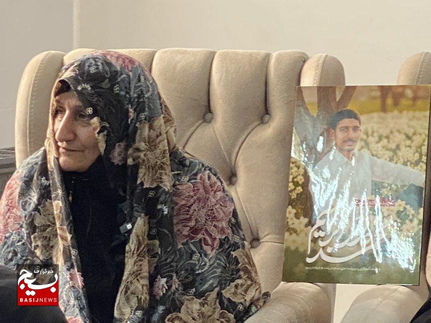 شهادت والاتر از هر وابستگی دنیوی است