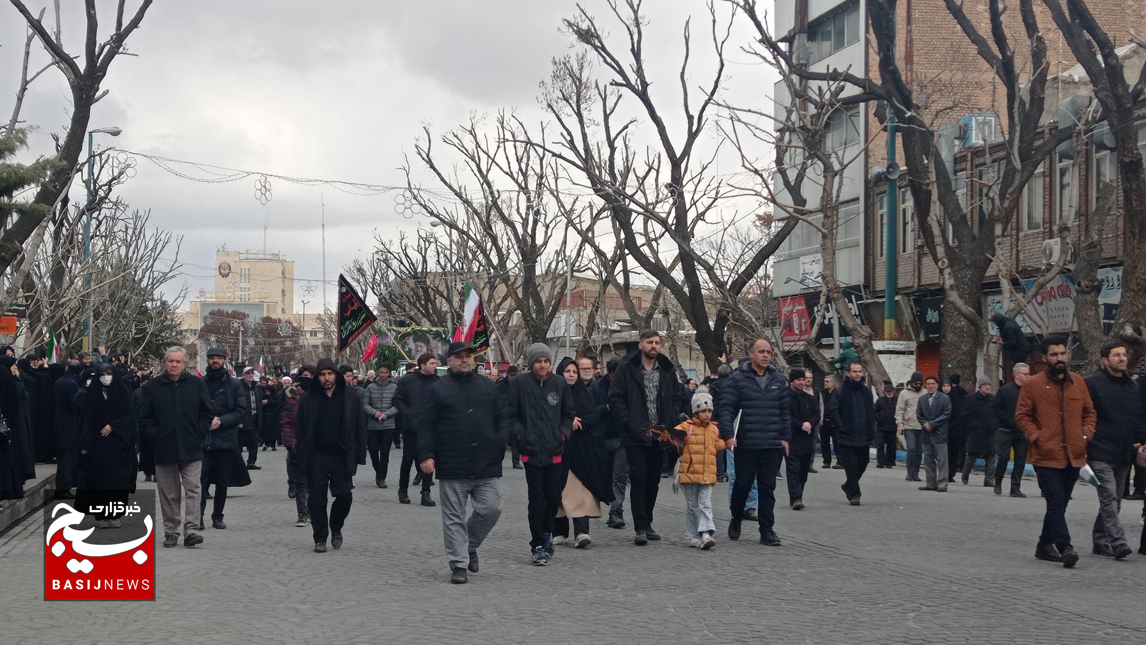 امام خامنه ای کشور را با وحدت، شکست ناپذیر کرد