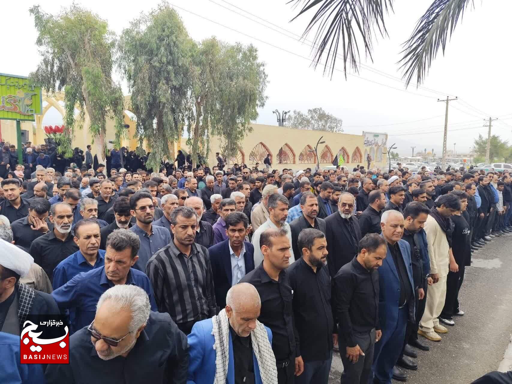 تشییع باشکوه مدیر شهید دبستان دخترانه شجره طیبه میناب در جیرفت