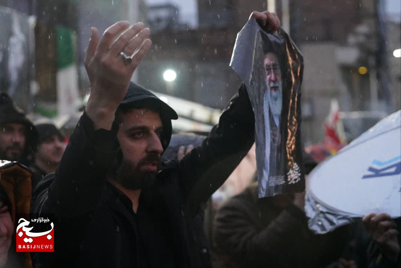 آسمان کرمان با مردمش هم ناله در عزای شهادت امام خامنه‌ای(رضوان الله تعالی علیه)
