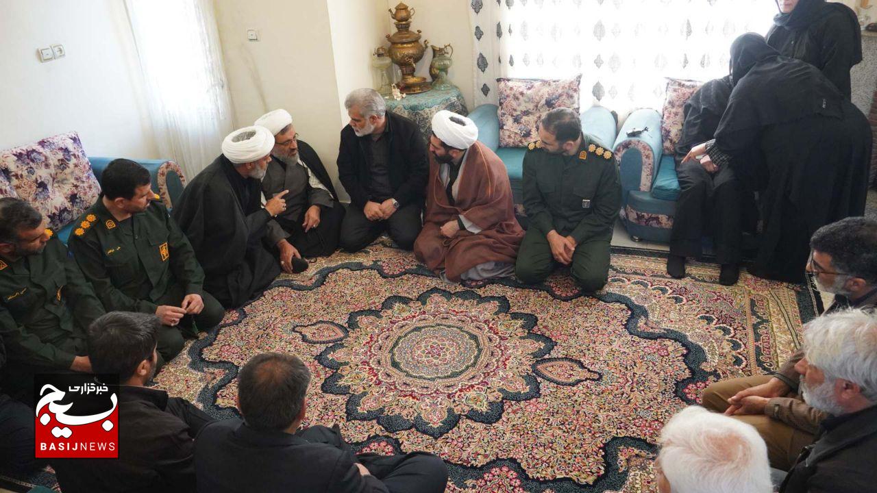 اعلام خبر شهادت دو بسیجی  از قاب دوربین