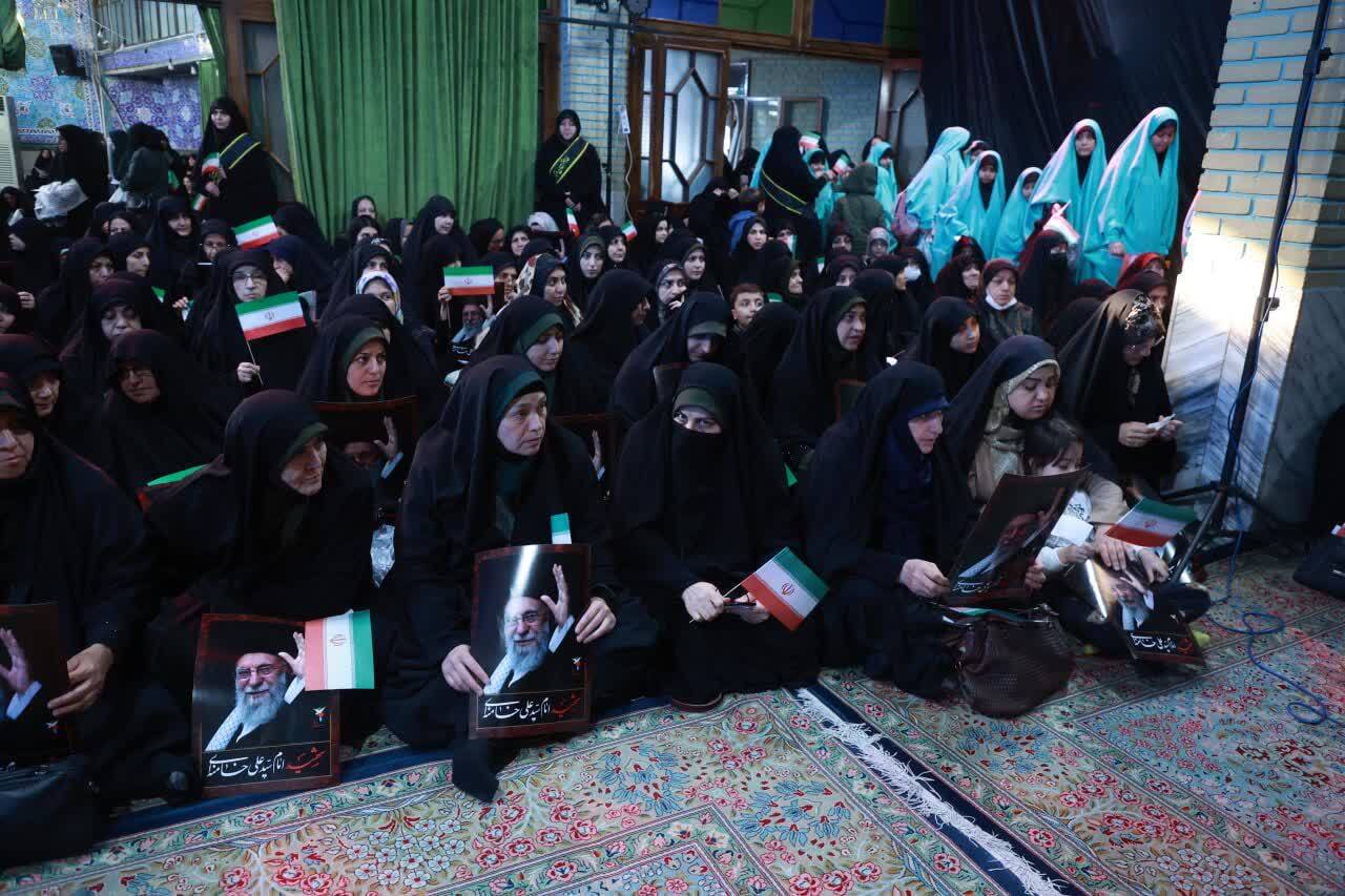 تجمع بزرگ و حماسی بانوان قزوین برگزار شد