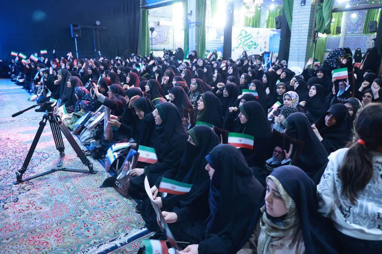 تجمع بزرگ و حماسی بانوان قزوین برگزار شد تجمع بزرگ و حماسی بانوان قزوین برگزار شد