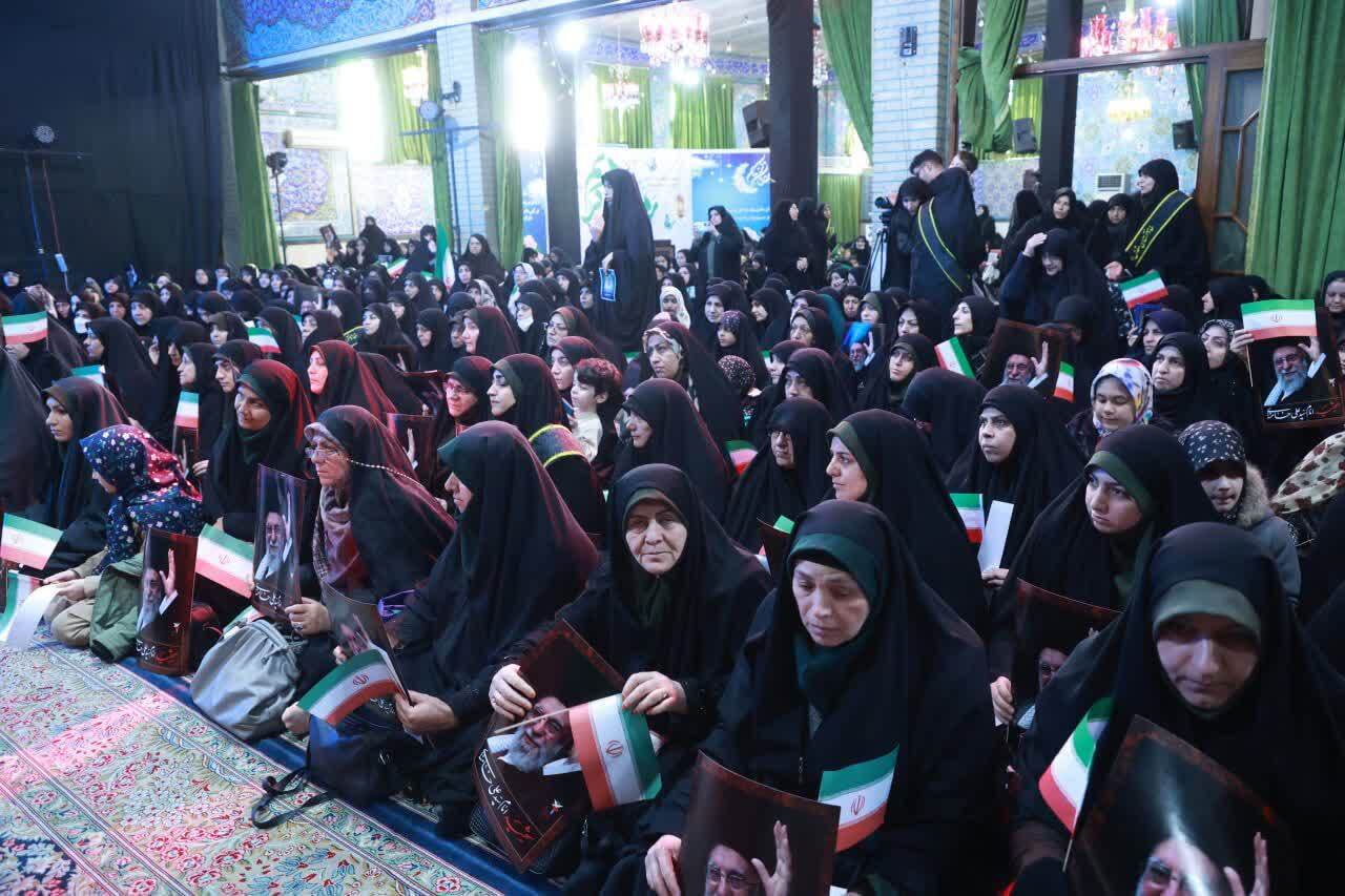 تجمع بزرگ و حماسی بانوان قزوین برگزار شد تجمع بزرگ و حماسی بانوان قزوین برگزار شد