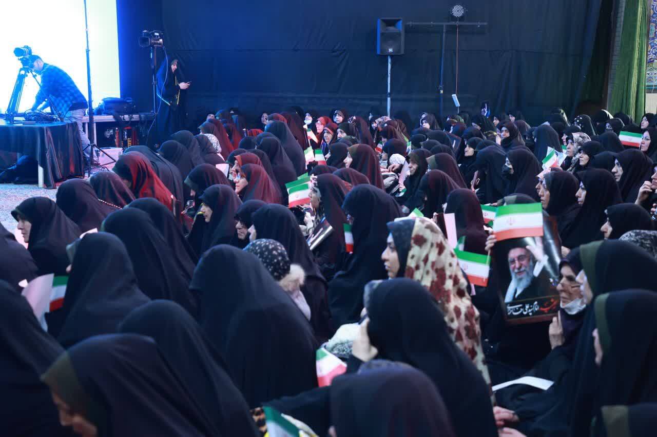 تجمع بزرگ و حماسی بانوان قزوین برگزار شد تجمع بزرگ و حماسی بانوان قزوین برگزار شد