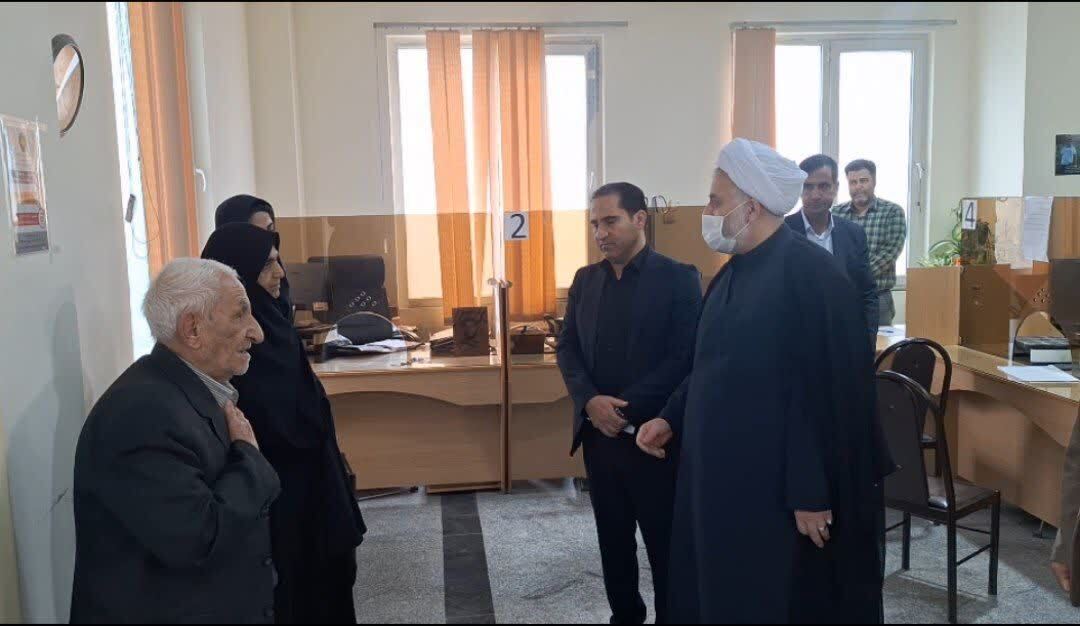 بازدید رئیس کل دادگستری لرستان از مراکز قضایی مرکز استان؛ مردم نگران اوقات رسیدگی نباشند