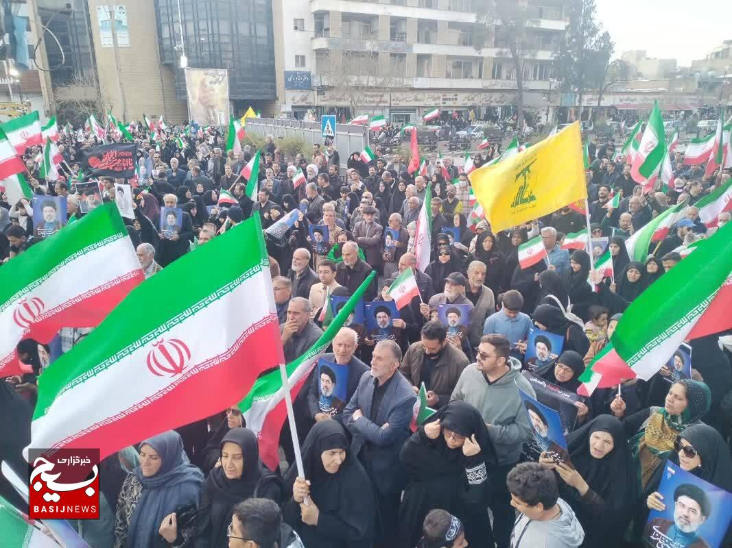 با تمام وجود از آیت الله سید مجتبی خامنه‌ای حمایت می‌کنم