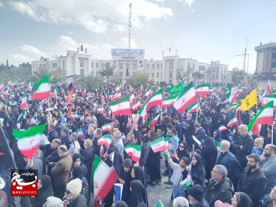 با تمام وجود از آیت الله سید مجتبی خامنه‌ای حمایت می‌کنم