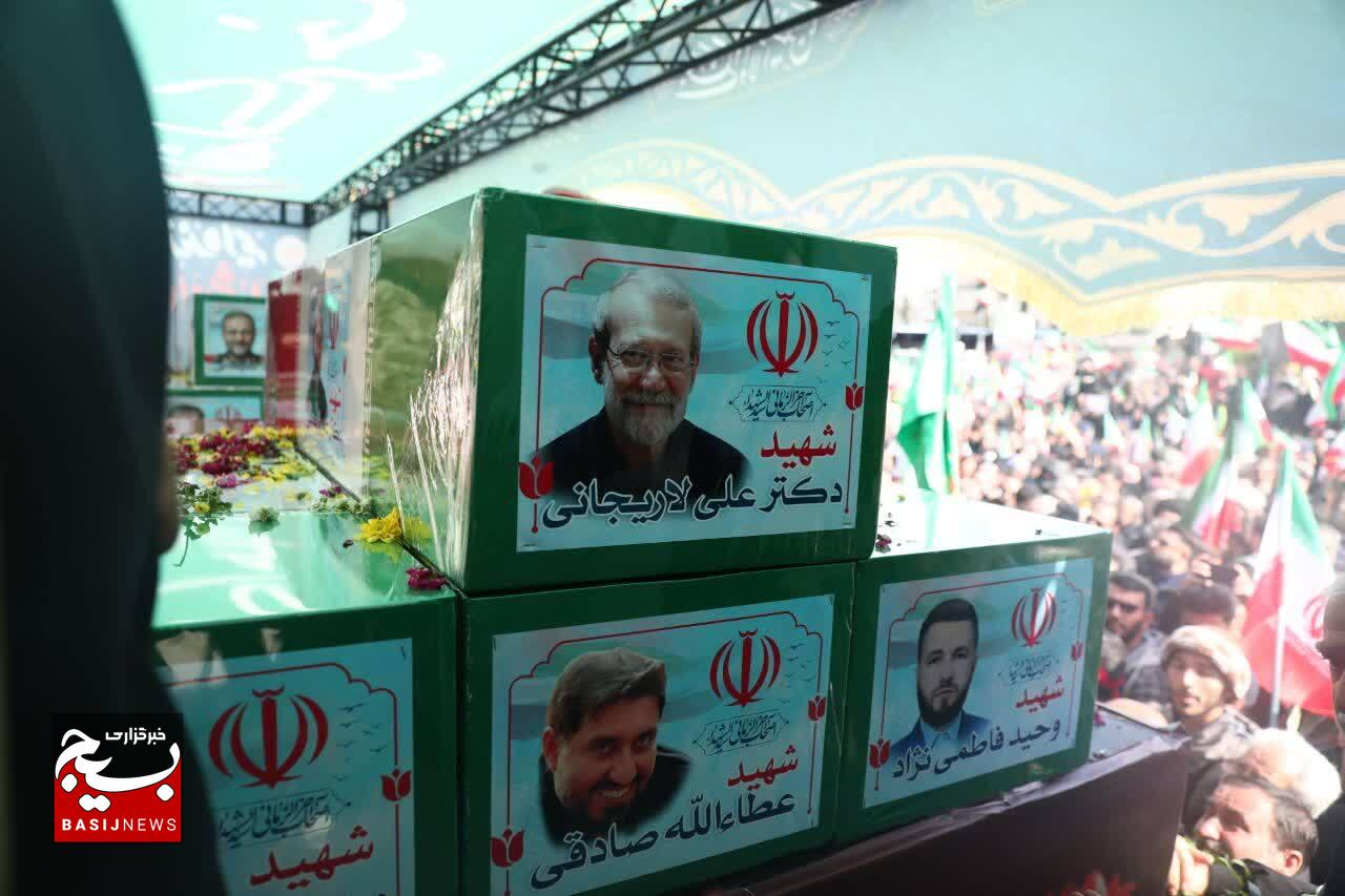 تشییع باشکوه پیکرهای مطهر شهیدان سلیمانی، لاریجانی و دریادلان ناوشکن دنا