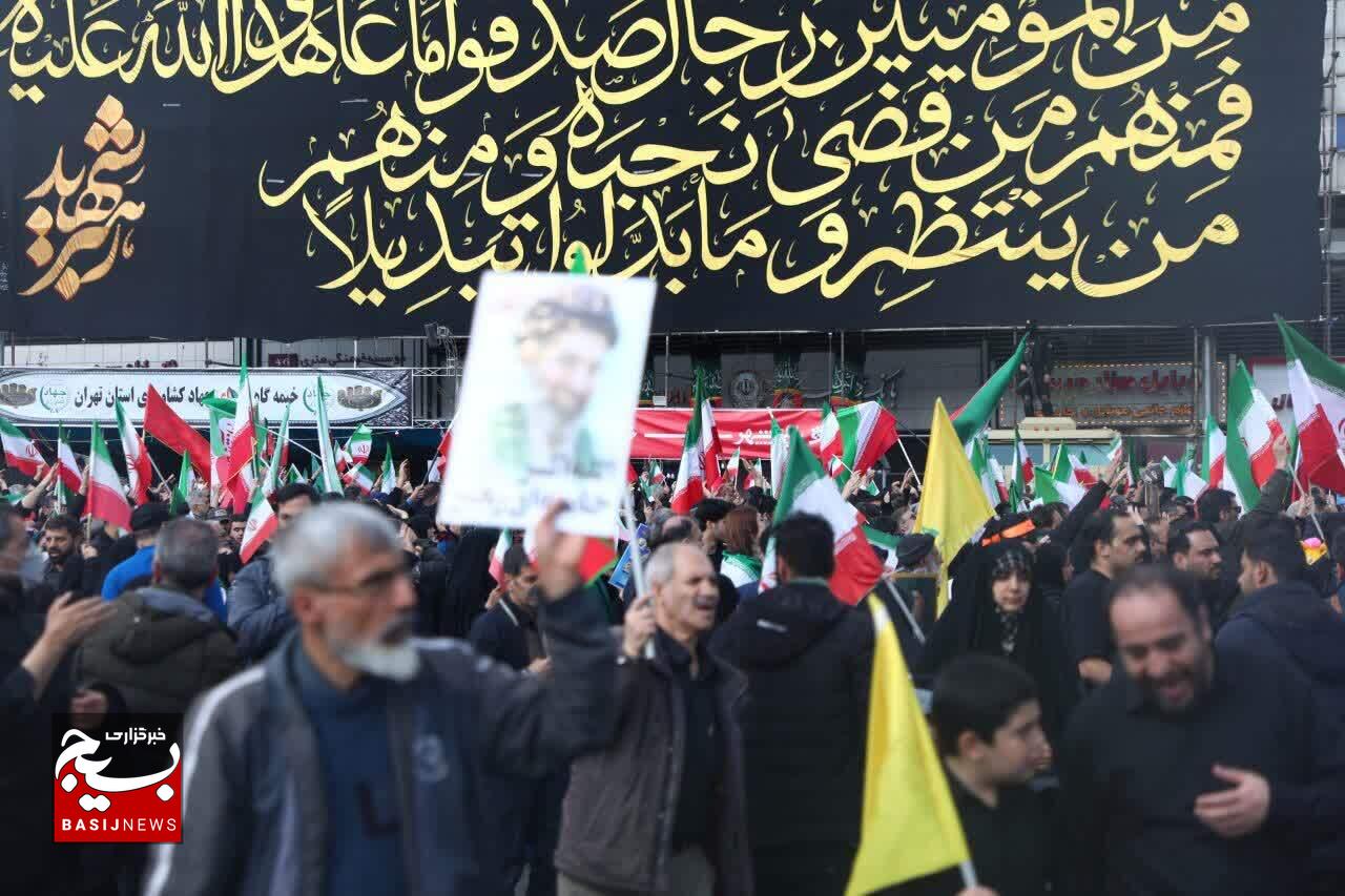 تشییع باشکوه پیکرهای مطهر شهیدان سلیمانی، لاریجانی و دریادلان ناوشکن دنا