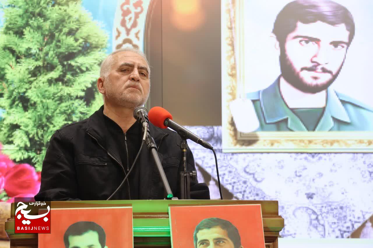 شناخت و تبیین راه شهدا، کلید گرهگشای مشکلات امروز جامعه است شناخت و تبیین راه شهدا، کلید گرهگشای مشکلات امروز جامعه است
