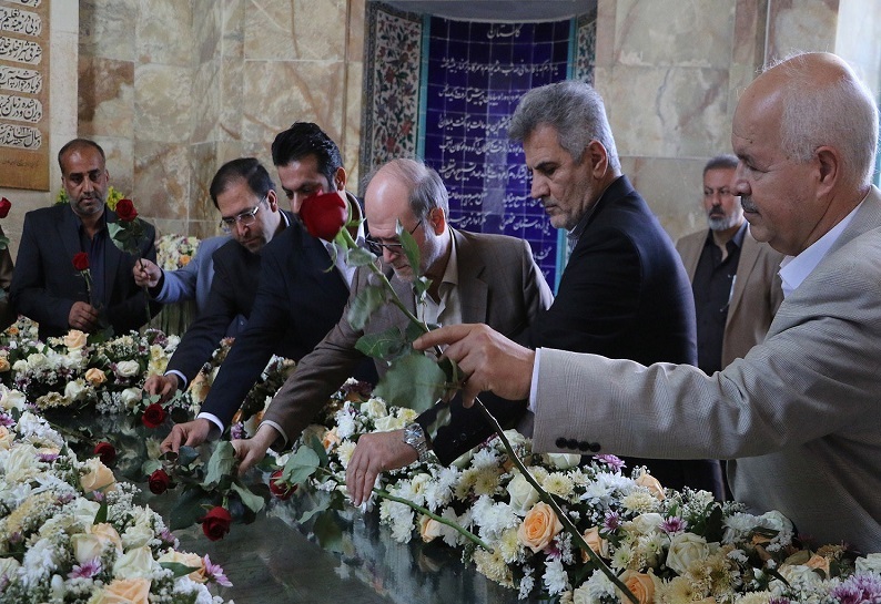 گلباران آرامگاه شیخ اجل به پاسداشت روز جهانی سعدی