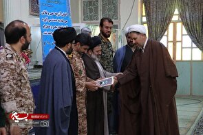 آیین معرفی حجت الاسلام مرتضی ستوده مسئول نمایندگی ولی فقیه در تیپ مردم پایه ۷۱ حضرت روح الله و تکریم از حجت الاسلام داود حبیبی مسئول پیشین.