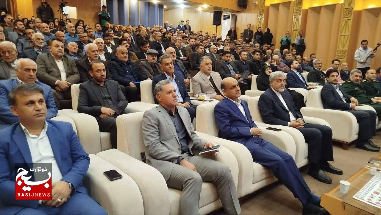 کارگران محور اصلی موفقیت و رشد جامعه محسوب می‌شوند