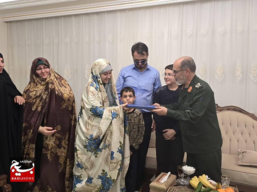 روز دختر در قاب ایثار و نجابت؛ دیدار فرمانده سپاه عاشورا از دختران شهدا و ایثارگران