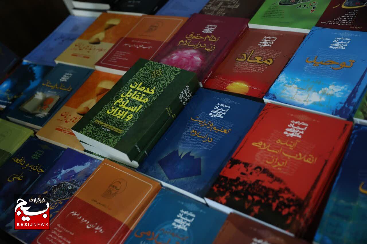 افتتاحیه نمایشگاه کتاب در سازمان بسیج مستضعفین به مناسبت هفته عقیدتی سیاسی