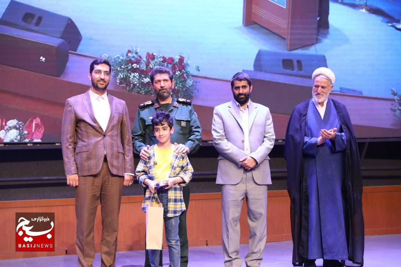 جشن بزرگ هفته معلم مدارس الگوی صالح