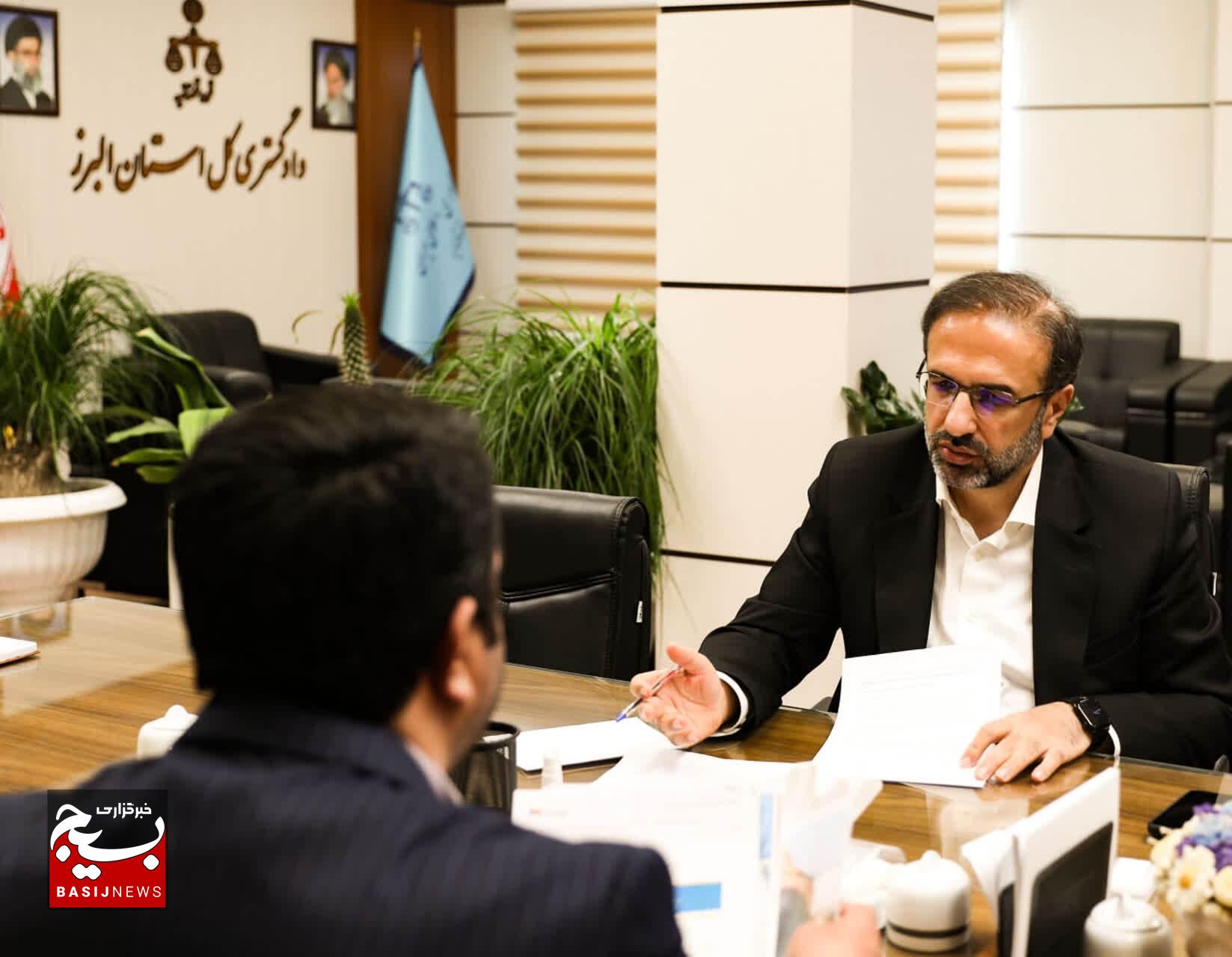 بررسی و حل مشکلات ۷۹۲ نفر از مراجعان در دیدار مردمی مدیران قضایی استان البرز
