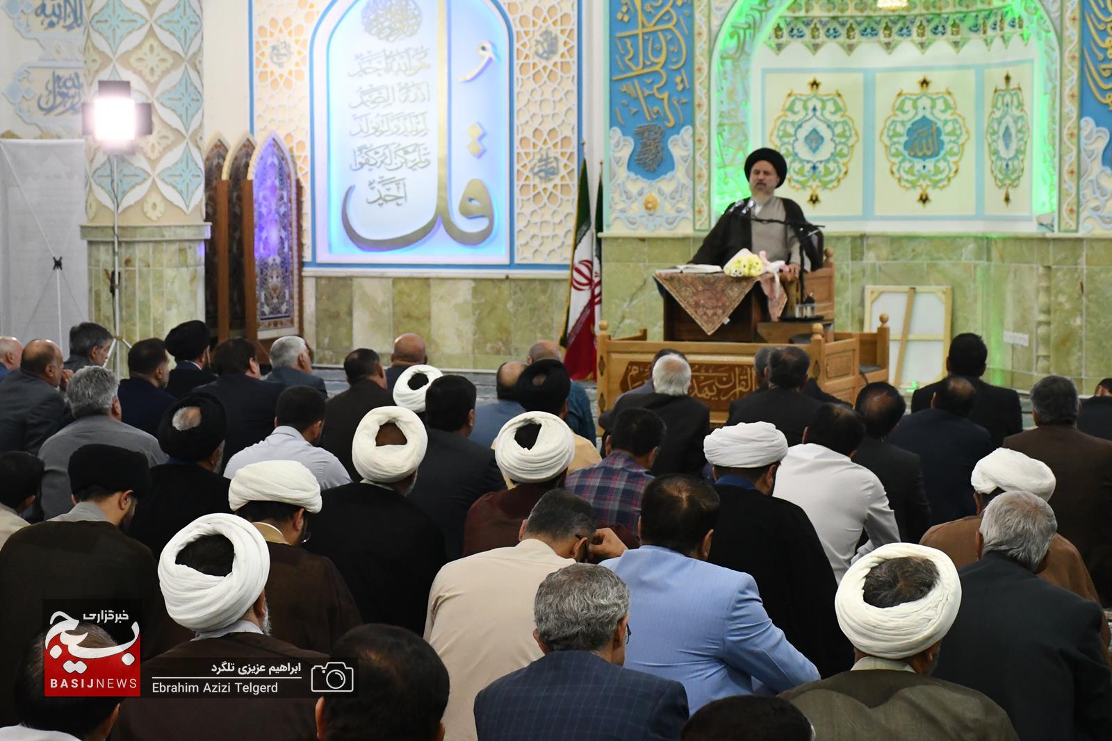 حضور مسئولان نمایندگی های ولی فقیه سپاه فتح استان در کلاس درس اخلاق آیت الله ملک حسینی