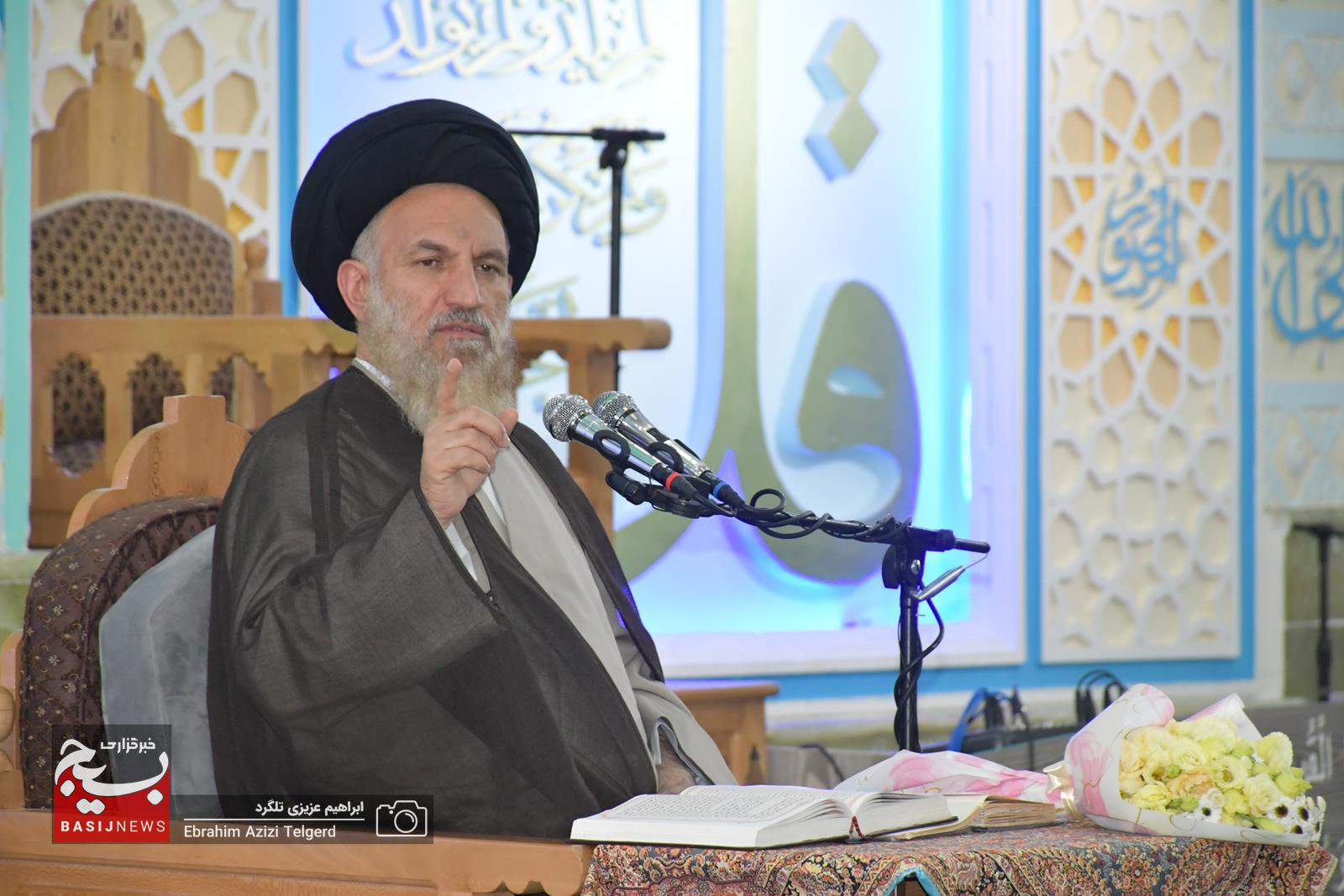 حضور مسئولان نمایندگی های ولی فقیه سپاه فتح استان در کلاس درس اخلاق آیت الله ملک حسینی