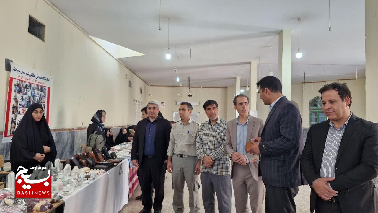 برپایی نمایشگاه عرضه محصولات خانگی در پلدختر