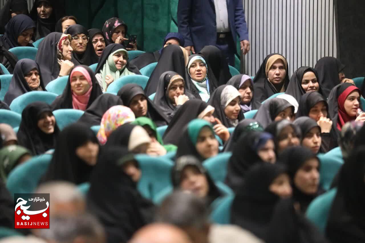 همایش تجلی اخلاص ویژه تجلیل از دست‌اندرکاران راهیان نور