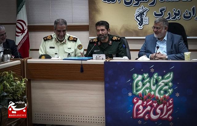 نشست صمیمی استاندار تهران و فرمانده انتظامی تهران با سردار حسن زاده فرمانده سپاه تهران بزرگ