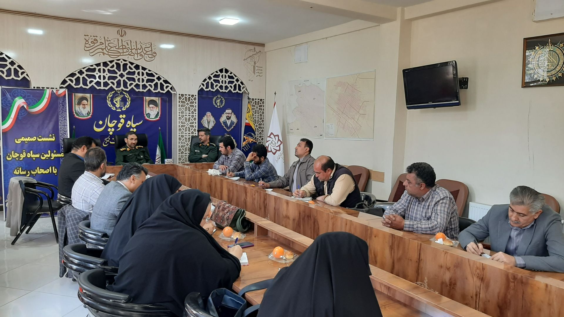 نشست صمیمی فرمانده سپاه قوچان با اصحاب رسانه به مناسبت سالروز تأسیس سپاه