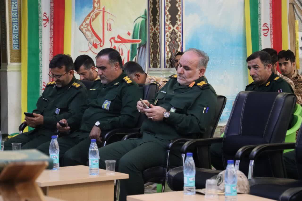تجلیل فرمانده قرارگاه کربلا در جنوب کشور از سردار حکمتیان